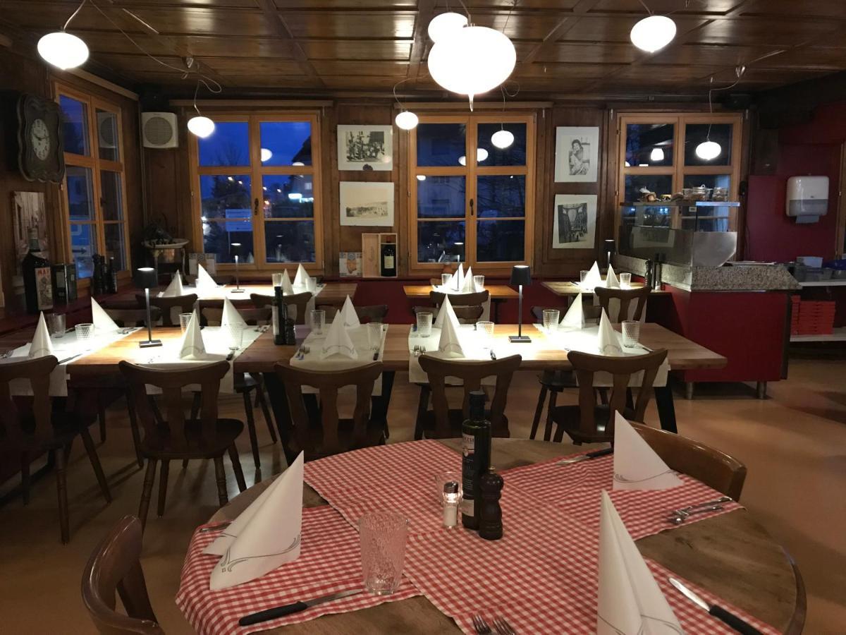 Hotel Restaurant Pizzeria Rotes Haus Munsterlingen Exterior photo